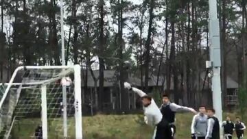 ¡Qué loco que está! El golazo del Pity Martínez en la práctica