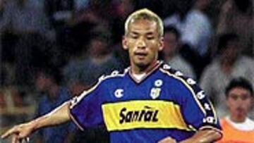 <B>OFERTA</B>. Sacchi quiere colocar a Nakata en el conjunto rojiblanco.
