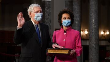 Las casas de Mitch McConnell y Nancy Pelosi fueron vandalizadas luego de que el líder del Senado se opusiera al aumento en el paquete de estímulo.