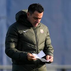 Desde Guardiola, solo Koeman gana menos que Xavi