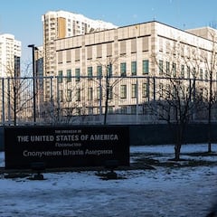 España y EEUU cierran sus embajadas en Kiev