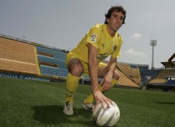 Diego Godín fue presentado el 2 de agosto de 2007 como nuevo jugador del Villarreal procedente del Nacional de Uruguay

