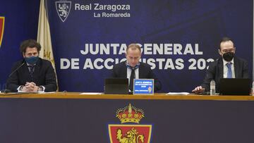 Christian Lapetra preside la Junta General de Accionistas del Real Zaragoza del año pasado.