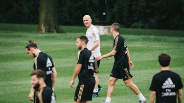 AME5684. MONTREAL (CANAD&Aacute;), 12/07/2019.- David Bettoni entrena a los jugadores del Real Madrid este viernes, en las instalaciones del Montreal Impact en Montreal (Canad&aacute;). Zinedine Zidane, entrenador del Real Madrid, abandon&oacute; este vie