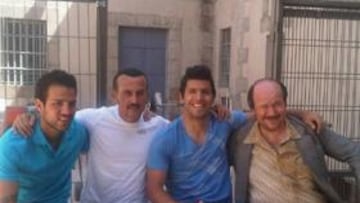 <b>EN ESCENA. </b> Cesc, Richi Castellanos, Agüero y Santiago Segura durante el rodaje.