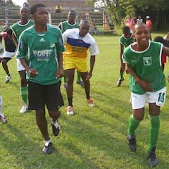 M. Aponzá: "Yerry imitó mi fortaleza para cabecear"