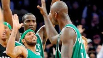 <strong>DECISIVO.</strong> No estaba siendo su noche y estaba renqueante físicamente, pero Garnett decidió el partido en el último segundo.