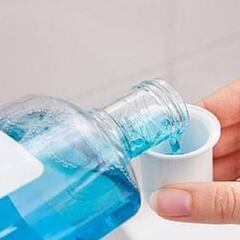 Un estudio desvela que enjuagues bucales, nasales o champú para bebés atacan a la COVID-19