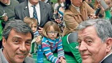 <b>UNA FIESTA. </b>La Peña Bética de Brenes se volcó en la celebración de su 50 Aniversario, un acto que contó con la asistencia de varios representantes del club verdiblanco.