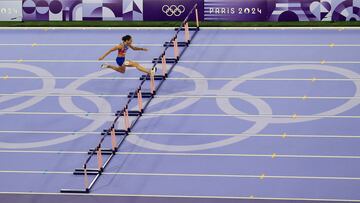 Paris 2024 Olympics - Athletics - Women's 400m Hurdles Final - Stade de France, Saint-Denis, France - August 08, 2024. Sydney McLaughlin-Levrone of United States in action. REUTERS/Carlos Perez Gallardo