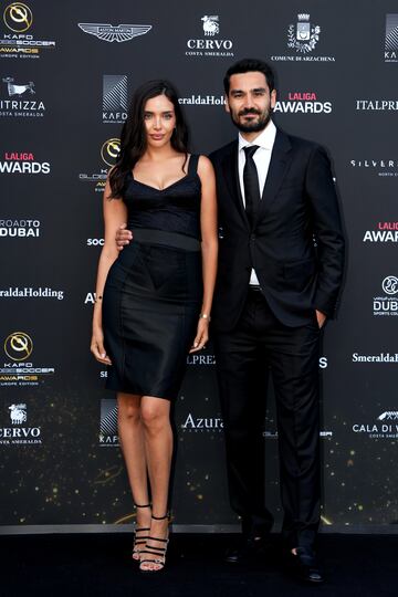 Gundogan y Sara Arfaoui durante la alfombra roja de la I Gala Globe Soccer Europa celebrada en la Costa Esmeralda de Cerdeña.