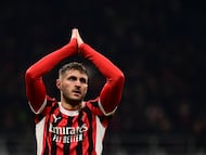 AC Milan's Mexican forward #07 Santiago Gimenez celebrates after scoring his team's first goal during the UEFA Champions League knockout round play-off second leg football match between AC Milan and Feyenoord at San Siro stadium in Milan, on February 18, 2025. (Photo by Piero CRUCIATTI / AFP)