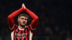 Santiago Giménez rompe sequía goleadora en Copa Italia