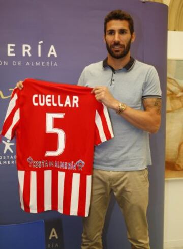 Cuellar, nuevo jugador del Almería. 
