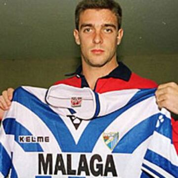 Pablo Guede (arriba, tercero de derecha a izquierda), llegó a Málaga en 1997 y fue clave en el ascenso a la Segunda División, anotando ocho goles en seis partidos. Ante Terrasa marcó tres, un partido que debían ganar por tres goles de diferencia.