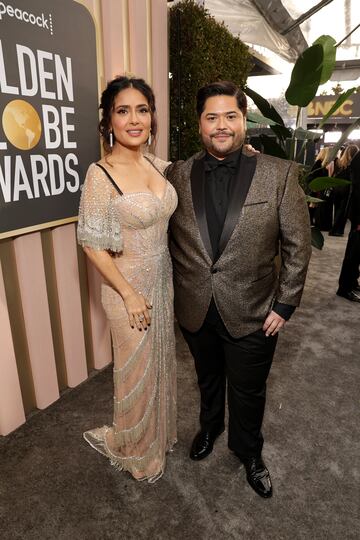 Salma Hayek y Harvey Guillen en la alfombra roja.