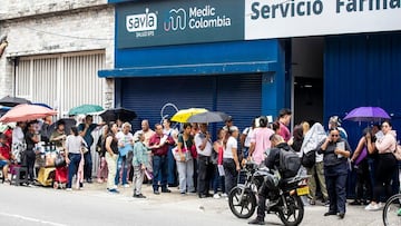 Filas para la entrega de medicamentos en Savia Salud, Medellín