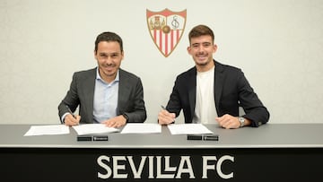 Del Nido Carrasco y Kike Salas, en la firma del contrato.