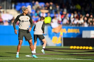 Ronald Araujo durante el entrenamiento de puertas abiertas del Barcelona.