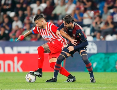 El mediocentro uruguayo sostuvo al equipo en la primera parte. Además, se sumó con criterio, pero no acertó.