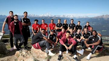 Los jugadores del Bayern M&uacute;nich posan durante la pretemporada del equipo este verano en Brunico, al norte de Italia.