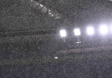 La intensa lluvia durante el partido de la fase de grupos de la UEFA Europa League 2024/25 entre la S.S. Lazio y el OGC Nice.
