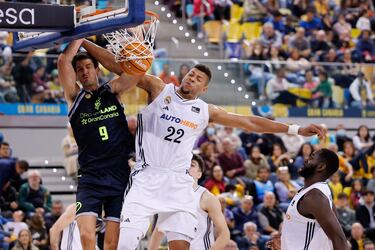 El Madrid sigue líder tras un partido para olvidar