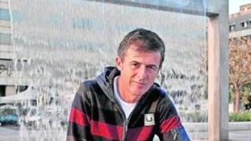 <b>PRUDENTE. </b>Lucas Alcaraz posó ayer para AS en Córdoba, donde está haciendo disfrutar a la afición, que ha vuelto a ilusionarse con su equipo.