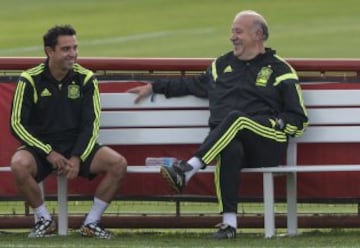 (14/06/14) Xavi junto a Vicente del Bosque.