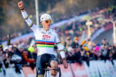 Van der Poel busca en Hulst el 8º arcoíris para batir a De Vlaeminck