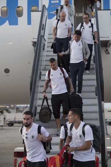 La llegada a Madrid. Sergio Ramos bajando por la escalinata del avión.