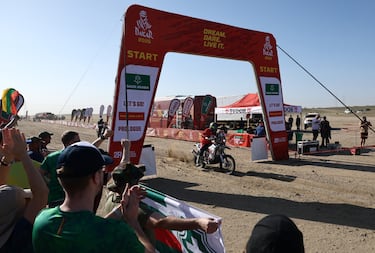 Guillaume Jaunin, del equipo Nomade Racing, en acción en la línea de salida.