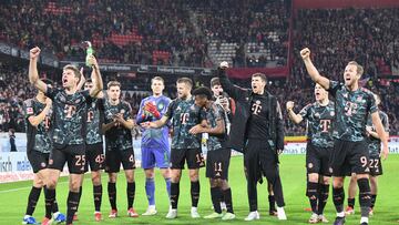 Los jugadores del Bayern celebran el triunfo ante el Friburgo.
