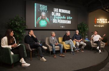 Momento de la presentación del libro de memorias de Siro López, 'Un tipo con suerte', en El Corte Inglés de Callao, en Madrid. 