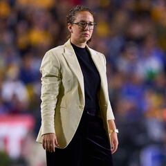 Carmelina Moscato, la segunda entrenadora en levantar el título en la Liga MX Femenil