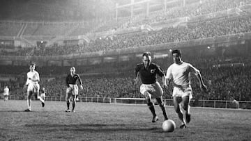 Manolín Bueno, en un partido con el Madrid en 1961.