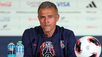 Paris Saint-Germain (PSG)'s Spanish head coach Luis Enrique looks on during a news conference on the eve of the 2025 FIFA Intercontinental Cup final football match between PSG and CR Flamengo in Doha on December 16, 2025. (Photo by Karim JAAFAR / AFP)