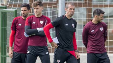 Garitano, entrenando en Lezama
