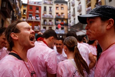 Ambiente en la Plaza Consistorial, plaza que está situada en el corazón del Casco Antiguo de Pamplona, donde se realiza el Chupinazo. 