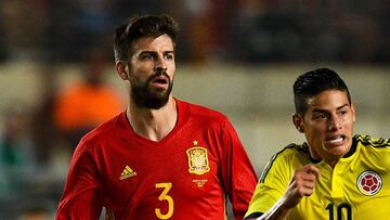 Gerard Piqué y James Rodríguez.