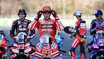 Márquez en la foto de familia de MotoGP en Tailandia.