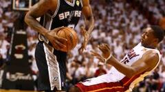 Kawhi Leonard da el estirón y los San Antonio Spurs se exhiben