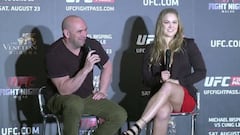 Dana White y Ronda Rousey, juntos durante una rueda de prensa.