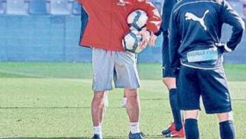 <b>NO QUIERE RELAJACIÓN. </b>Mendilibar ha dejado muy claro a sus jugadores que el partido del domingo ante el Xerez no es nada sencillo, a pesar de ser el penúltimo en Liga.