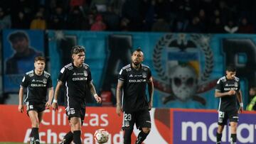 Futbol, O’higgins vs Colo Colo
Cuartos de final - Ida, Copa Chile 2024.
Los jugadores de Colo Colo se lamentan tras el gol de O’higgins durante el partido de cuartos de final de Copa Chile 2024 disputado en el estadio El Teniente de Rancagua, Chile.
23/6/2024
Jorge Loyola/Photosport
Football, O’higgins vs Colo Colo
Round of 8, 2024 Copa Chile Championship.
Colo Colo’s players, react after O’higgins goal during the round of 8 match of the Copa Chile Championship at the El Teniente Stadium, Rancagua, Chile.
23/6/2024
Jorge Loyola/Photosport