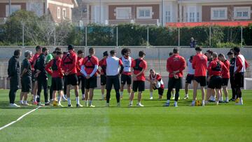 Íñigo Pérez, dando instrucciones a sus jugadores.