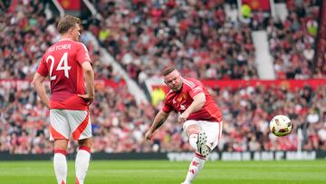 Out-of-shape Wayne Rooney stuns with brilliant free kick