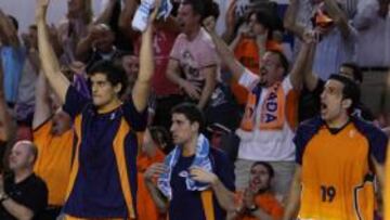 <b>HAZAÑA. </b>Mainoldi celebra la paliza al Joventut y el pase a cuartos.