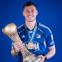 Juan Pablo Vargas regresa, recibe la medalla y espera renovar