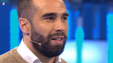 El futbolista del Real Madrid Dani Carvajal en el programa de Telecinco "Volverte a ver" sorprendiendo a una fan incondicional.